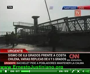 Santiago,
                  pasarela "El Molino" rompa, y la columna se
                  queda sin puente [70]