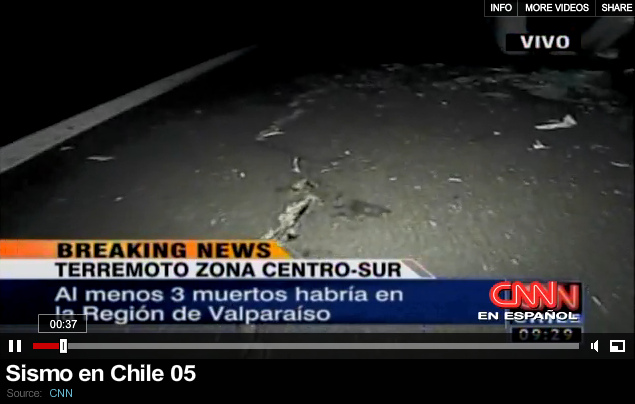 Zerrissene
                Strassenfahrbahn nach dem Erdbeben in Chile vom
                27.2.2010 [88]