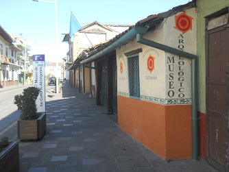 Das Ureinwohnermuseum (Archologiemuseum) von
                  Cuenca in Ecuador, Eingang