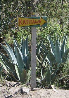 Indicador a
              la escuela "Katitawa", primer plano