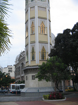 Der Uhrenturm ("Torre de
                                  Reloj") von Guayaquil am
                                  Guayas-Fluss, unterer Teil