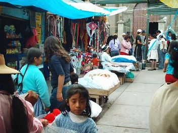 Markt in Ayacucho: Kleider