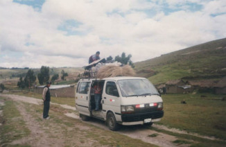 Combi
                      sobrecargado, vista de frente