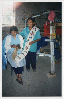 Bordadoras con una banda grande Bordadoras con una banda grande