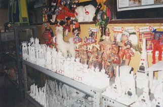 Plaza de Armas, handicraft (span.
                        artesan�a) of Huamanga stone (span. piedra de
                        Huamanga), an alabaster