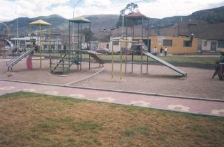 Parque infantil en Prolongaci�n Libertad,
                        castillo de ni�o, vista 01
