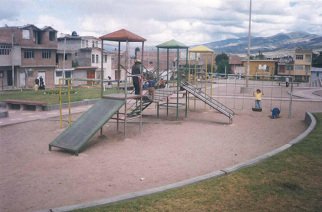 Parque infantil en Prolongaci�n Libertad,
                        castillo de ni�o, vista 02