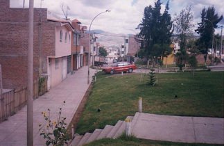 Parque infantil en Prolongaci�n Libertad,
                        Unb. Bancarios, fachadas