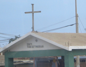 Panamericana Sur, lugar con capilla,
                          vista de cerca