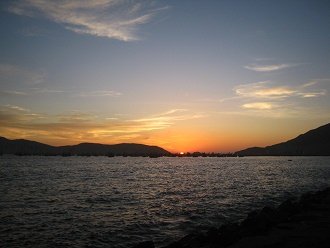 Puesta del sol en la bahía de Chimbote
                            10