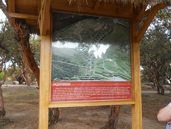 Luftaufnahme der Festung Sacsayhuamn 3km von Cusco