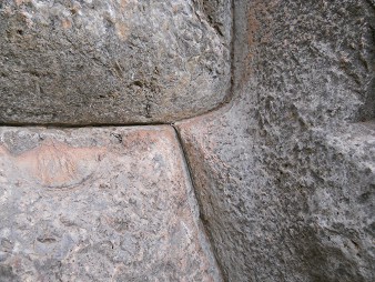 Cusco Sacsayhuamán, giant zigzag wall, detail 19