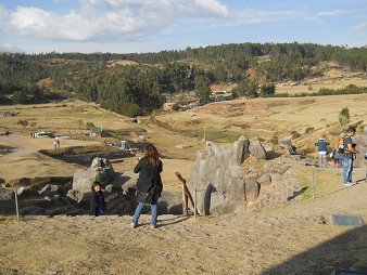 Cusco, Sacsayhuamán, terrace 1, the view to the exit (stairs downwards) and the view to the meadows, forests and to the toilet house