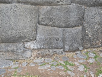 Cusco, Sacsayhuamán, terrace 1, poligonal stones, detail 16