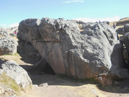 Sacsayhuamán (Cusco), big quarry, the stairs overthrown turned over upside down 01