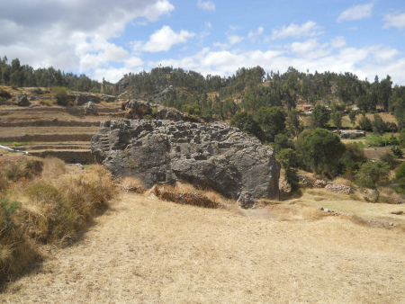 Cusco Sacsayhuamán, Treppen- und Thronfelsen "Chinchana grande", Ansicht 5 mit vielen Podien und Thronen