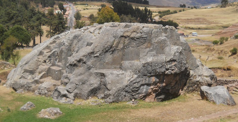 Details from the rock of stairs and thrones "Chinchana grande", view 3 with many thrones - zoom Details from the rock of stairs and thrones "Chinchana grande", view 3 with many thrones - zoom
