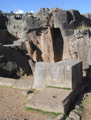 Cusco Sacsayhuamán: in the amphitheater near the niche portal there are geometric trapezoid polygonal stone blocks