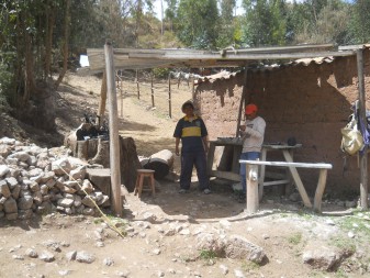 Cusco Sacsayhuam�n 13, the walk to "Zone X" (Laco, Moon Temple), the handicraft workshop with little stone figurines