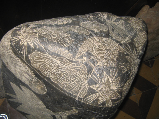 Piedra grabada, la constelaci�n con los
                            zodiacos