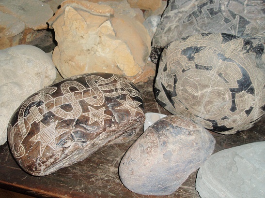 The DNA snake with a stone with a mandala
                          of the sun with wise men