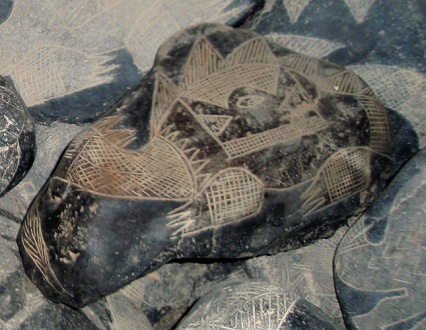 Dinosaurier (Stegosaurus-Brontosaurus)
                          mit einem menschlichen Auge auf dem Bauch 03