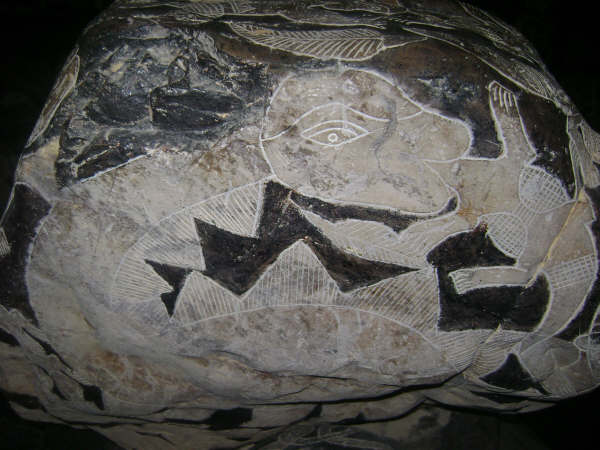 Detail: Ein
                          grosser Dinosaurier (Stegosaurus-Brontosaurus)
                          frisst eine Echse