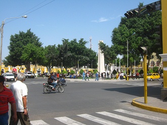 Der
                            Zentralplatz ("plaza de Armas") in
                            Ica, Peru