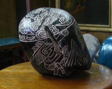 Astronomiestein, Astronom mit Fernrohr
                            03, Nahaufnahme