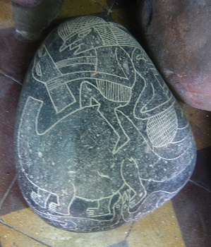 Ein
                            Weiser k�pft einen Dinosaurier (Brontosaurus
                            oder Camarasaurus)