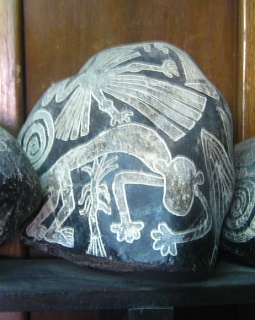 Gravierter Stein mit dem Affen und dem
                            Condor-Adler von Nasca