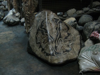 Mapa mundial con los continentes en una
                            piedra