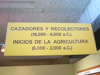 Die Tafel der Steinzeit, J�ger und
                            Sammler - Beginn der Landwirtschaft
                            (cazadores y recolectores - inicios de la
                            agricultura)