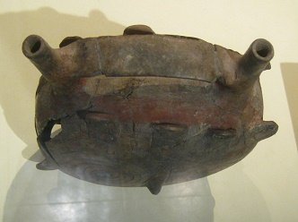 La botella de cara doble, vista
                                  media de arriba, primer plano 02