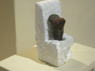 Silbato de Cer�mica Par�cas, primer
                          plano