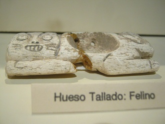 Hueso tallado en forma de un felino,
                          cultura Par�cas