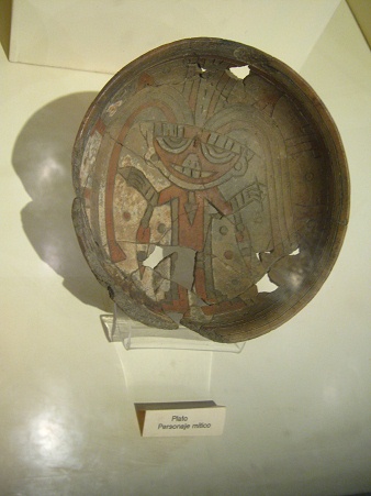 Ein Teller mit einem Menschen mit
                          Antennen (wahrscheinlich eine ausserirdische
                          Gottheit)