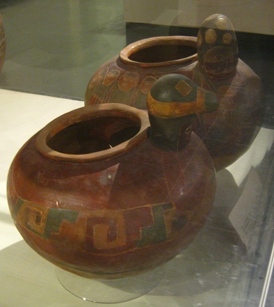 Zwei grosse Gef�sse
                                  nebeneinander, Nahaufnahme