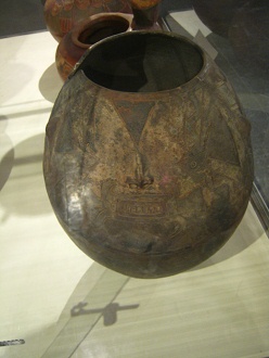 Vasija grande con una cara 03