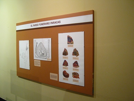 Tablero grande sobre el enterramiento en
                          la cultura Par�cas