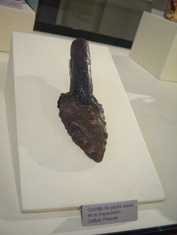 Cuchillo ritual, fue un
cuchillo de piedra usado para las
operaciones de la cultura Parácas Cuchillo ritual, fue un
cuchillo de piedra usado para las
operaciones de la cultura Parácas