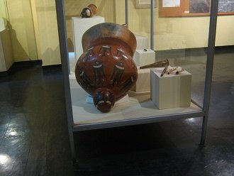 El cuerpo grande de tambor con dise�o
                            de p�jaros