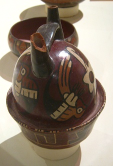Ceramic bottle of Nazca culture
                                  with hummingbirds (01) flying around a
                                  flower, close-up 02