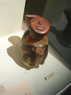 Vasija de cermica de la cultura
                                  Nazca en forma de un mono 02