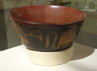 Keramikschssel der Nasca-Kultur mit
                            einem Kormoran drauf 02