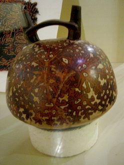 Keramikflasche der Nasca-Kultur mit
                            Ausserirdischen (Gttern) mit Antennen auf
                            den Kpfen 02
