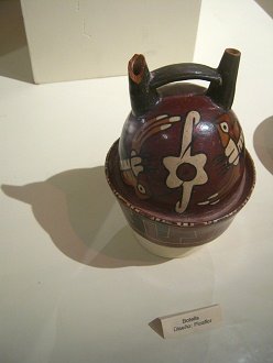 Ceramic bottle of Nazca culture
                                  with hummingbirds (01) flying around a
                                  flower