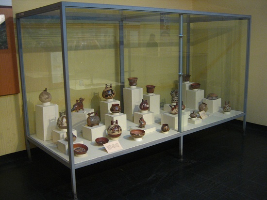 One more showcase with Nazca
                                    ceramics