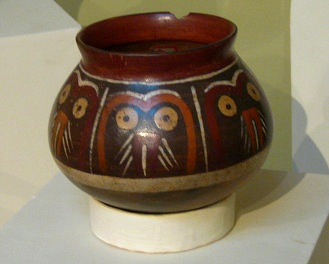 Bowl with a bird's god