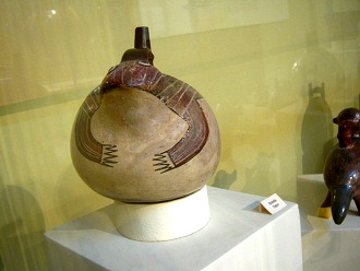 Ceramic bottle of Nazca culture
                                    in form of a toad, frontal view